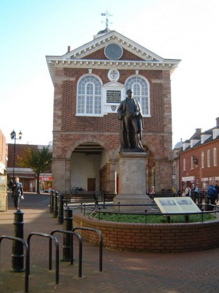 Tamworth Town Hall and Sir Robert Peel